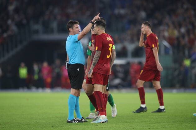 ROME, Italy - 06.10.2022: Roma protest with referee during the UEFA Europe League group C match between AS Roma and Real Betis Seville at the Olympic Stadium on October 10, 2022 in Rome, Italy.  Copyright: xMarcoxIacobuccix xipa-agency.netx xMarcoxIacobuccix 0