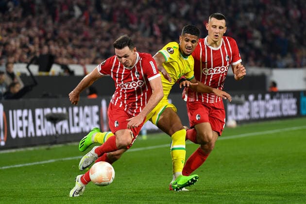 Football Europa League group stage match 03 22 23 SC Freiburg vs FC Nantes 06 10 2022 Nicolas Hoefler SC Freiburg 27 and Maximilian Eggestein SC Freiburg 8 in duel with Ludovic Blas FC Nantes 10 Football Europa League group stage match 03 SC Freiburg vs FC Nantes on Thursday, October 06, 2022 at Europa Park stadium in Freiburg im Breisgau, Germany Copyright: xBEAUTIFULxSPORTS GerdxGruendlx