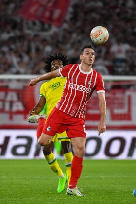 Football Europa League group stage match 03 22 23 SC Freiburg vs FC Nantes 06 10 2022 Nicolas Hoefler SC Freiburg 27 in duel with Samuel Moutoussamy FC Nantes 8 Football Europa League group stage match 03 SC Freiburg vs FC Nantes on Thursday, October 06, 2022 at Europa Park Stadium in Freiburg im Breisgau, Germany Copyright: xBEAUTIFULxSPORTS GerdxGruendlx