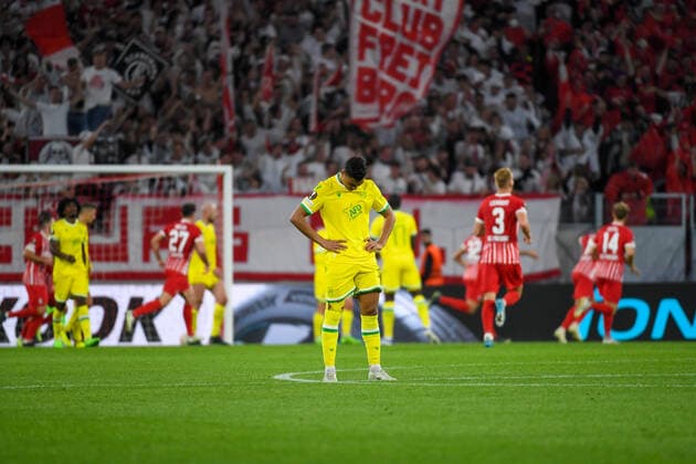Soccer Europa League group stage match 03 22 23 SC Freiburg vs FC Nantes 06 10 2022 Goal celebration to 2 0 for SC Freiburg by Vincenzo Grifo SC Freiburg 32 Soccer Europa League group stage match 03 SC Freiburg vs FC Nantes on Thursday, October 06, 2022 at Europa Park Stadium in Freiburg im Breisgau, Germany Copyright: xBEAUTIFULxSPORTS GerdxGruendlx