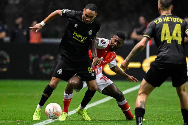 Union s Loic Lapoussin and Braga s Fabiano Souza fight for the ball during a match between the Portugese club SC Braga and Belgian soccer team Royale Union Saint-Gilloise, Thursday 06 October 2022 in Braga, Portugal, the third game out of six in the group stage of the UEFA Europa League competition. LAURIExDIEFFEMBACQ  x46401385x