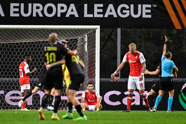 Referee Stephanie Frappart shows an off line goal during a match between the Portugese club SC Braga and Belgian soccer team Royale Union Saint-Gilloise, Thursday 06 October 2022 in Braga, Portugal, the third game out of six in the group stage of the UEFA Europa League competition. LAURIExDIEFFEMBACQ  x46401916x