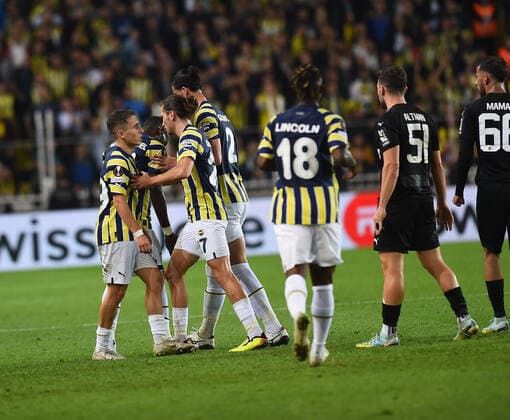 Bright Osayi Samuel (R) of Fenerbahce and Omri Altman 51 of AEK Larnaca during the UEFA Europa League group B match between Fenerbahce and AEK Larnaca at Ulker Sukru Saracoglu Stadium in Istanbul, Turkey on October 6, 2022. ( Photo by Seskimphoto ) Fenerbahce v AEK Larnaca - UEFA Europa League Match 