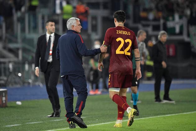 Ejection of Nicolo Zaniolo of AS Roma with Jose Mourinho coach of AS Roma during the Europa League Group C football match between AS Roma and Real Betis Balompie at Olimpico stadium in Roma (Italy), October 6th, 2022. Photo Andrea Staccioli Insidefoto andreaxstaccioli