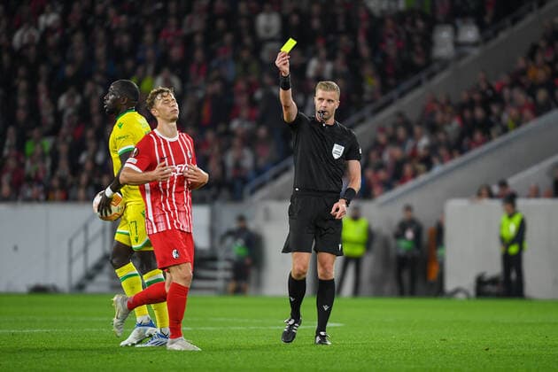 Football Europa League Group Stage Match 03 22 23 SC Freiburg vs FC Nantes 06 10 2022 Referee Glenn Nyberg SWE shows Yannik Keitel SC Freiburg 14 the yellow card Football Europa League Group Stage Match 03 SC Freiburg vs FC Nantes on Thursday, October 06, 2022 at Europa Park Stadium in Freiburg im Breisgau, Germany Copyright: xBEAUTIFULxSPORTS GerdxGruendlx