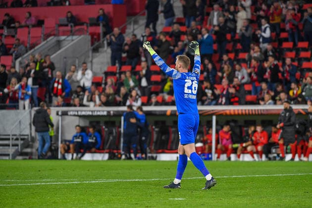 Football Europa League group stage match 03 22 23 SC Freiburg vs FC Nantes 06 10 2022 After the end of the match, Mark Flekken SC Freiburg 26 raises his arms Football Europa League group stage match 03 SC Freiburg vs FC Nantes on Thursday, October 06, 2022 at Europa Park stadium in Freiburg im Breisgau, Germany Copyright: xBEAUTIFULxSPORTS GerdxGruendlx