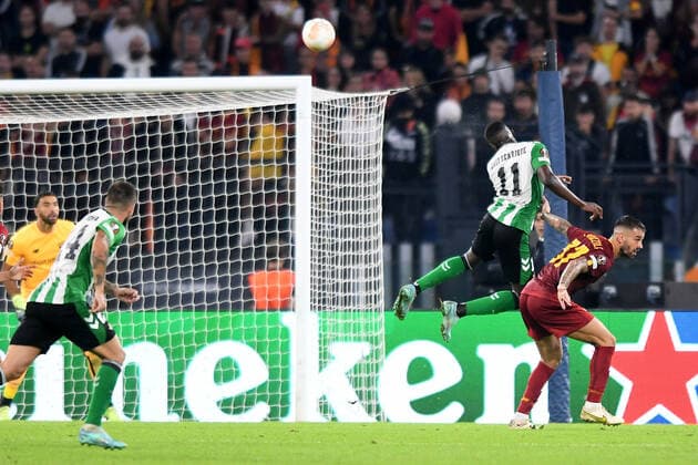 IPP20221006 Football - soccer: UEFA Europa League 2022 2023, AS Rom - Real Betis Sevilla, il gol di testa di Luiz Henrique per la vittoria del Betis (Verwendung nur in Deutschland - GERMANY ONLY) *** IPP20221006 Football soccer UEFA Europa League 2022 2023, AS Roma Real Betis Sevilla, il gol di testa di Luiz Henrique per la vittoria del Betis Use only in Germany GERMANY ONLY 