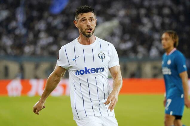 Photo Manuel Geisser 06 10 2022 stadium Letzigrund football season 2022 2023 Europa League group stage FC Zuerich PSV Eindhoven picture Blerim Dzemaili FC Zuerich gesture action single image