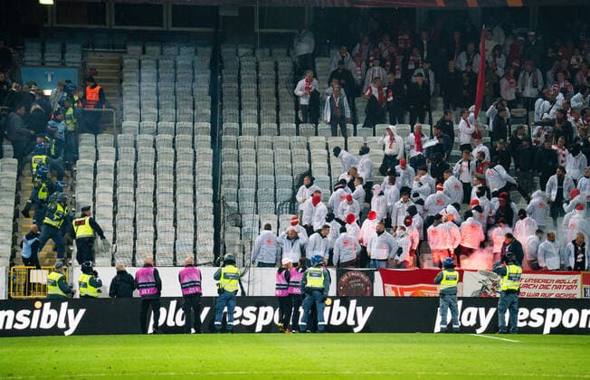Malmo FF v Union Berlin, UEFA Europa League football, Malmoe, Sweden Malmoe, Sweden. 06th, October 2022. Riots break out in the away section with the fans of Union Berlin seen during the UEFA Europa League match between Malmo FF and Union Berlin at Eleda Stadion in Malm?. Malm? Sweden  Copyright: xGonzalesxPhoto JoexMillerx