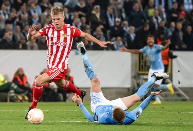 MALMÖ 20221006 Berlins András Schäfer pulls down Malmös Anders Christiansen and receives a red card during Thursdays football match in the Europa League, group D, between Malmö FF and FC Union Berlin at Eleda Stadium New Malmö Stadium MALMÖ SWEDEN x50090x,  Copyright: xJohanxNilsson TTx EUROPA LEAGUE MALMÖ FF-UNION BERLIN