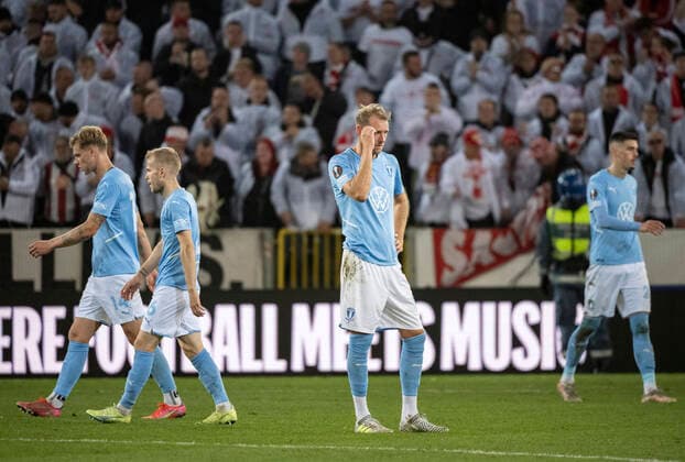 MALMÖ 20221006 The MFF players with Ola Toivonen in the middle are depressed after the loss in Thursdays football match in the Europa League, group D, between Malmö FF and FC Union Berlin at Eleda Stadium New Malmö Stadium MALMÖ SWEDEN x50090x,  Copyright: xJohanxNilsson TTx EUROPA LEAGUE MALMÖ FF-UNION BERLIN