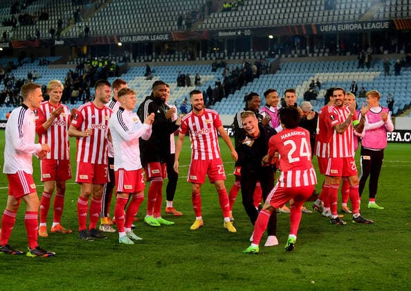 Football, mens, 2022 2023 season, Europa League, Malmö FF 1 FC Union Berlin 0 1, group stage, group D, matchday 3 , Union with the fans, cheering after the final whistle, Genki Haraguchi 24, 1 FC Union Berlin with red sinner Andras Schäfer 1 FC Union , 06 10 2022, Copyright: xMatthiasxKochx