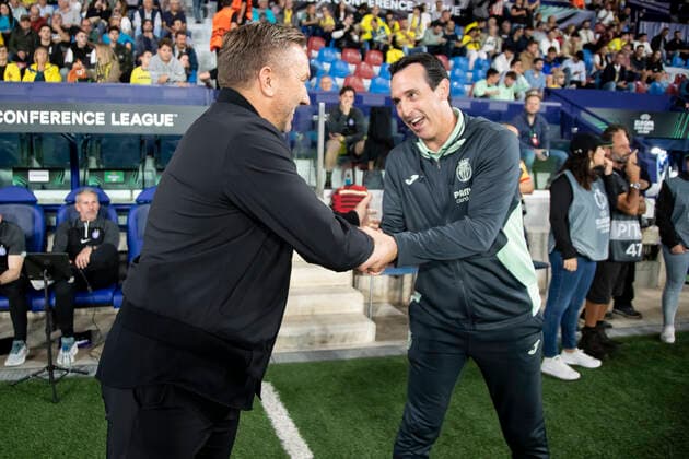 Villarreal CF v Austria Wien: Group C - UEFA Europa Conference League Head coach of FK Austria Wien Manfred Schmid (L) and Villarreal s Head coach Unai Emery (R) before UEFA Europa Conference League match between Villarreal CF and FK Austria Wien at Ciutat de Valencia Stadium on October 6, 2022. Valencia Spain  Copyright: xJosexMiguelxFernandezx originalFilename:fernandezdevelascosanz-villarre221006_npuzY.jpg