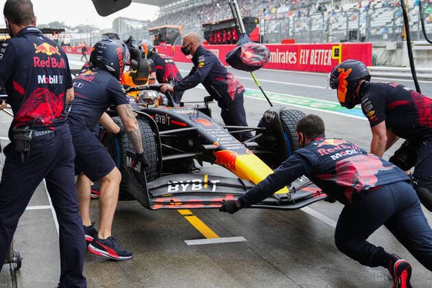 (221007) -- SUZUKA, Oct. 7, 2022 -- Red Bull s Dutch driver Max Verstappen makes a pit stop during the first practice session of the Formula One Japan Grand Prix held at the Suzuka Circuit in Suzuka City, Japan, on Oct. 7, 2022. ) (SP)JAPAN-SUZUKA-F1-JAPAN GRAND PRIX-PRACTICE ZhangxXiaoyu 