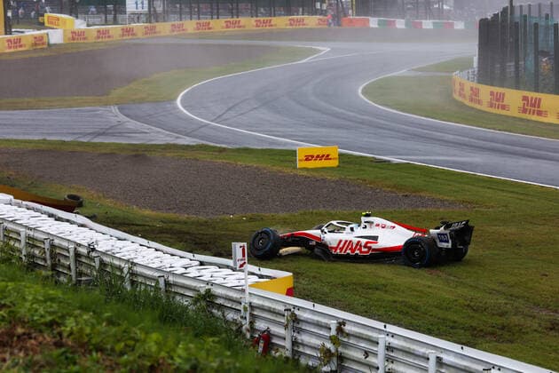 47 SCHUMACHER Mick (ger), Haas F1 Team VF-22 Ferrari, action crash, accident, during the Formula 1 Honda Japanese Grand Prix 2022, 18th round of the 2022 FIA Formula One World Championship, WM, Weltmeisterschaft from October 7 to 9, 2022 on the Suzuka International Racing Course, in Suzuka, Mie Prefecture, Japan - F1 - JAPANESE GRAND PRIX 2022 DPPI Panoramic 00122041_AV6_7606
