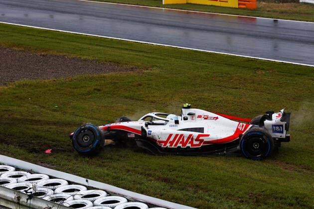 47 SCHUMACHER Mick (ger), Haas F1 Team VF-22 Ferrari, action crash, accident, during the Formula 1 Honda Japanese Grand Prix 2022, 18th round of the 2022 FIA Formula One World Championship, WM, Weltmeisterschaft from October 7 to 9, 2022 on the Suzuka International Racing Course, in Suzuka, Mie Prefecture, Japan - F1 - JAPANESE GRAND PRIX 2022 DPPI Panoramic 00122041_AV6_7610