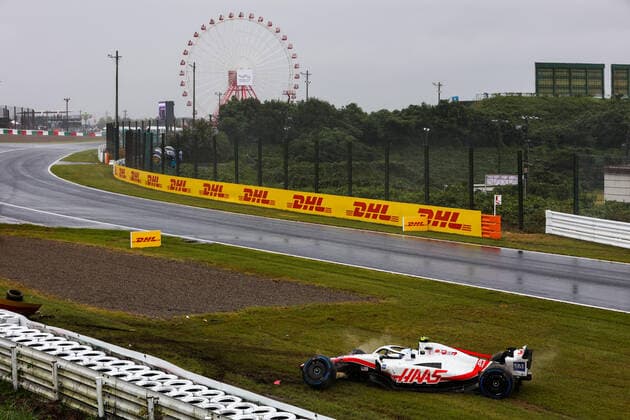 47 SCHUMACHER Mick (ger), Haas F1 Team VF-22 Ferrari, action crash, accident, during the Formula 1 Honda Japanese Grand Prix 2022, 18th round of the 2022 FIA Formula One World Championship, WM, Weltmeisterschaft from October 7 to 9, 2022 on the Suzuka International Racing Course, in Suzuka, Mie Prefecture, Japan - F1 - JAPANESE GRAND PRIX 2022 DPPI Panoramic  00122041_AV6_7613