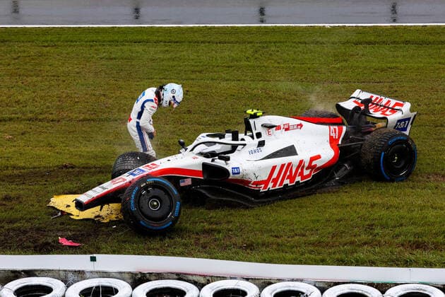 47 SCHUMACHER Mick (ger), Haas F1 Team VF-22 Ferrari, action crash, accident, during the Formula 1 Honda Japanese Grand Prix 2022, 18th round of the 2022 FIA Formula One World Championship, WM, Weltmeisterschaft from October 7 to 9, 2022 on the Suzuka International Racing Course, in Suzuka, Mie Prefecture, Japan - F1 - JAPANESE GRAND PRIX 2022 DPPI Panoramic 00122041_AV6_7630