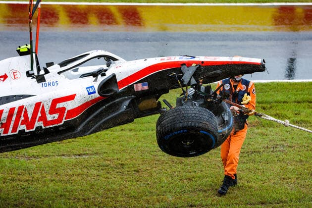 wheel tethers 47 SCHUMACHER Mick (ger), Haas F1 Team VF-22 Ferrari, action crash, accident, during the Formula 1 Honda Japanese Grand Prix 2022, 18th round of the 2022 FIA Formula One World Championship, WM, Weltmeisterschaft from October 7 to 9, 2022 on the Suzuka International Racing Course, in Suzuka, Mie Prefecture, Japan - F1 - JAPANESE GRAND PRIX 2022 DPPI Panoramic  00122041_AV6_7688