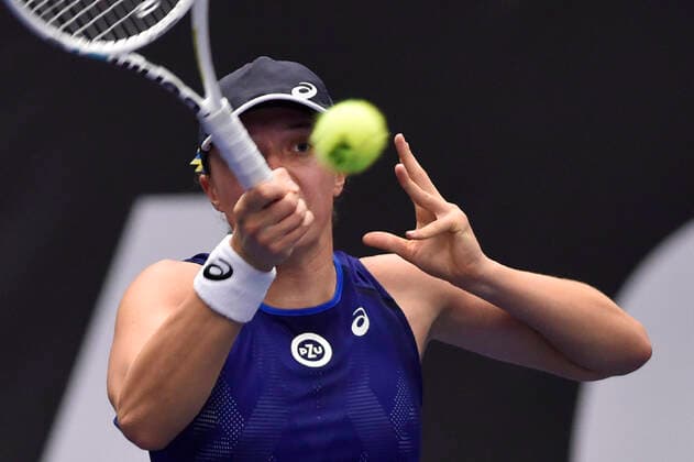 Iga Swiatek of Poland in action during the WTA, Tennis Damen Agel Open 2022 women s tennis tournament match against Caty McNally of USA, on October 7, 2022, in Ostrava, Czech Republic. (CTKxPhoto JaroslavxOzana) CTKPhotoP2022100707304  JAO 21