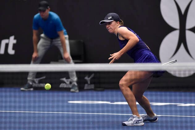 Iga Swiatek of Poland in action during the WTA, Tennis Damen Agel Open 2022 women s tennis tournament match against Caty McNally of USA, on October 7, 2022, in Ostrava, Czech Republic. (CTKxPhoto JaroslavxOzana) CTKPhotoP2022100707408  JAO 24