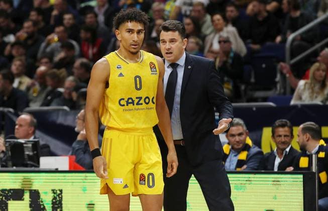 Maodo Lo, coach Israel Gonzales talking action upper body upper body sports basketball Euroleague EL men season 2022 2023 07 10 2022 ALBA Berlin vs Partizan Belgrade