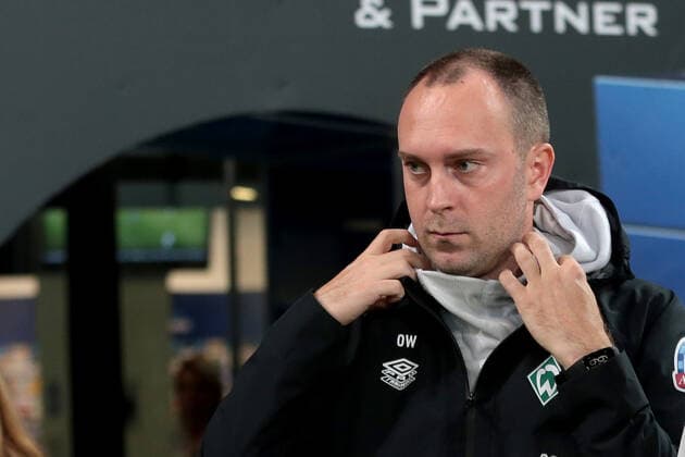 07 10 2022, Sinsheim, Germany, Pre Zero Arena, TSG 1899 Hoffenheim vs SV Werder Bremen 1 Bundesliga, Coach Ole Werner SV Werder Bremen gestures, gestures Photo H Langer DFB DFL REGULATIONS PROHIBIT ANY USE OF PHOTOGRAPHS AS IMAGE SEQUENCES AND OR QUASI VIDEO Sinsheim Pre Zero Arena Baden Wuerttemberg Germany  541_TSGSVW20221007_012 Langer-541