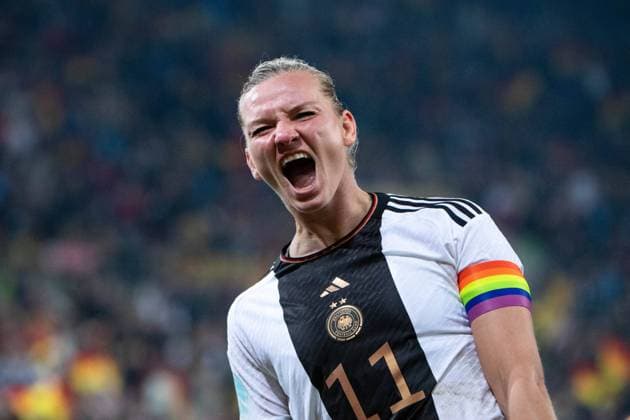 Alexandra Popp Germany 11 cheers over goal to make it 2 0, GER, Germany vs France, womens national football team, 07 10 2022, friendly match, season 2022 2023 DFB regulations prohibit any use of photographs as image sequences and or quasi video GER, Germany vs France, womens national football team, 07 10 2022, friendly match, season 2022 2023 Dresden Copyright: xEibner Memmlerx EP_MMR