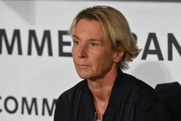 Martina Voss Tecklenburg national coach, Germany Germany vs France, football, international match, friendly match, season 2022 2023, 07 10 2022 DFB DFL REGULATES PROHIBIT ANY USE OF PHOTOGRAPHS AS IMAGE SEQUENCES AND OR QUASI VIDEO Germany vs France, football, international match, friendly match, season 2022 2023, 07 10 2022 Dresden Copyright: xEibner-Pressefoto BertxHarzerx EP_EER