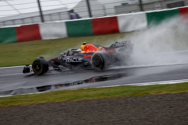 11 PEREZ Sergio (mex), Red Bull Racing RB18, action during the Formula 1 Honda Japense Grand Prix 2022, 18th round of the 2022 FIA Formula One World Championship, WM, Weltmeisterschaft from Octobre 7 to 9, 2022 on the Suzuka International Racing Course, in Suzuka, Mie Prefecture, Japan - F1 - JAPANESE GRAND PRIX 2022 DPPI Panoramic  F12022GP18JAP_JK145942