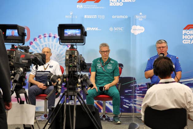 From left to right: Franz Tost (AUT) AlphaTauri Team Principal; Mike Krack (LUX) Aston Martin F1 Team, Team Principal; and Otmar Szafnauer (USA) Alpine F1 Team, Team Principal, portrait, in the FIA press conference, PK, Pressekonferenz during the Formula 1 Honda Japense Grand Prix 2022, 18th round of the 2022 FIA Formula One World Championship, WM, Weltmeisterschaft from Octobre 7 to 9, 2022 on the Suzuka International Racing Course, in Suzuka, Mie Prefecture, Japan - F1 - JAPANESE GRAND PRIX 2022 DPPI Panoramic  JAPAN_PRESS_CONF_SATURDAY_08