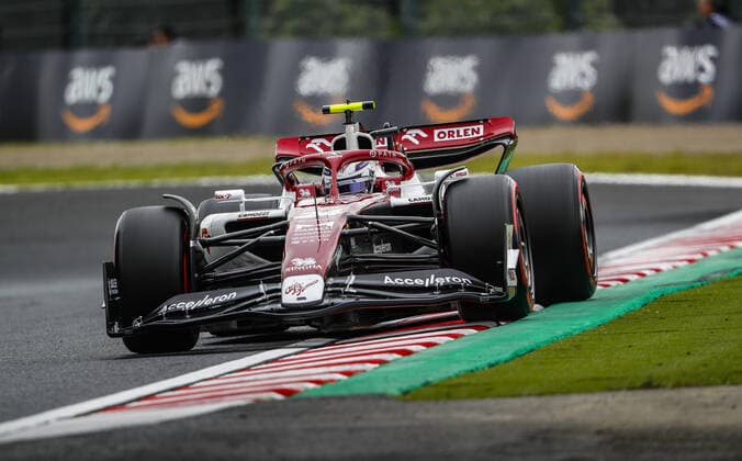 24 ZHOU Guanyu (chi), Alfa Romeo F1 Team ORLEN C42, action during the Formula 1 Honda Japense Grand Prix 2022, 18th round of the 2022 FIA Formula One World Championship, WM, Weltmeisterschaft from Octobre 7 to 9, 2022 on the Suzuka International Racing Course, in Suzuka, Mie Prefecture, Japan - F1 - JAPANESE GRAND PRIX 2022 DPPI Panoramic  _V2_6577