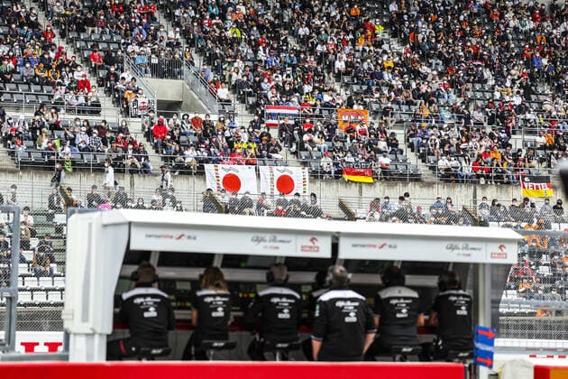 Crowd in the grandstand during the Formula 1 Honda Japense Grand Prix 2022, 18th round of the 2022 FIA Formula One World Championship, WM, Weltmeisterschaft from Octobre 7 to 9, 2022 on the Suzuka International Racing Course, in Suzuka, Mie Prefecture, Japan - F1 - JAPANESE GRAND PRIX 2022 DPPI Panoramic  G00D0330