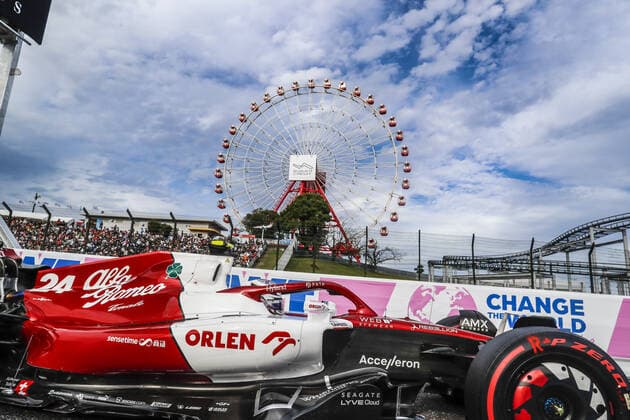 24 ZHOU Guanyu (chi), Alfa Romeo F1 Team ORLEN C42, action during the Formula 1 Honda Japense Grand Prix 2022, 18th round of the 2022 FIA Formula One World Championship, WM, Weltmeisterschaft from Octobre 7 to 9, 2022 on the Suzuka International Racing Course, in Suzuka, Mie Prefecture, Japan - F1 - JAPANESE GRAND PRIX 2022 DPPI Panoramic  _V2_7491