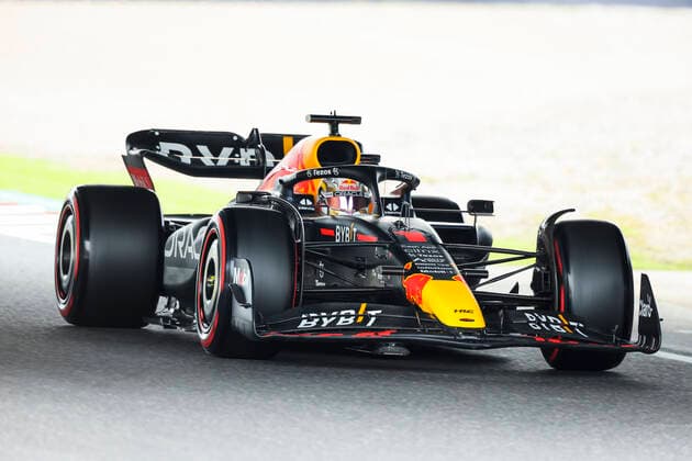01 VERSTAPPEN Max (nld), Red Bull Racing RB18, action during the Formula 1 Honda Japense Grand Prix 2022, 18th round of the 2022 FIA Formula One World Championship, WM, Weltmeisterschaft from Octobre 7 to 9, 2022 on the Suzuka International Racing Course, in Suzuka, Mie Prefecture, Japan - F1 - JAPANESE GRAND PRIX 2022 DPPI Panoramic  GOOD1586