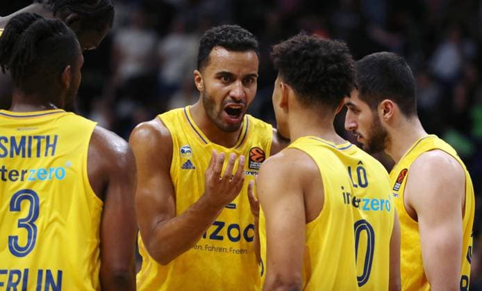Johannes Thiemann talking, Maodo Lo, Yovel Zoosman action upper body upper body sports basketball Euroleague EL men season 2022 2023 07 10 2022 ALBA Berlin vs Partizan Belgrade