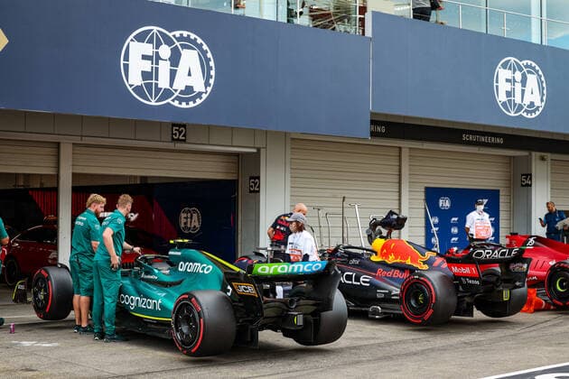 05 VETTEL Sebastian (ger), Aston Martin F1 Team AMR22, 11 PEREZ Sergio (mex), Red Bull Racing RB18, in front of the FIA scrutineering garage during the Formula 1 Honda Japanese Grand Prix 2022, 18th round of the 2022 FIA Formula One World Championship, WM, Weltmeisterschaft from Octobre 7 to 9, 2022 on the Suzuka International Racing Course, in Suzuka, Mie Prefecture, Japan - F1 - JAPANESE GRAND PRIX 2022 DPPI Panoramic  20221008_G00D0887