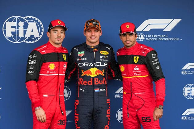 (221008) -- SUZUKA, Oct. 8, 2022 -- Ferrari s Monegasque driver Charles Leclerc, Red Bull Racing s Dutch driver Max Verstappen and Ferrari s Spanish driver Carlos Sainz (L to R) pose for photos after the qualifying session of the Formula One Japan Grand Prix held at the Suzuka Circuit in Suzuka City, Japan, on Oct. 8, 2022. ) (SP)JAPAN-SUZUKA-F1-JAPAN GRAND PRIX-QUALIFYING SESSION ZhangxXiaoyu 