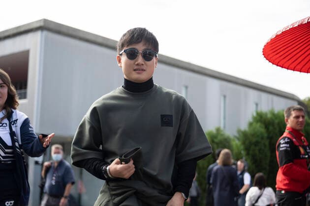 October 8, 2022, Suzuka, Mie, Japan: October 8, 2022: Suzuka Circuit, Mie Prefecture, JAPAN: YUKI TSUNODA of AlphaTauri 22 arrives at Qualifying Day for the Formula 1 Honda Japanese Grand Prix. Max Verstappen of Red Bull Racing qualified in pole position. Motorsports. Suzuka Japan - ZUMAb177 20221008_zap_b177_114 Copyright: xTaidghxBarronx