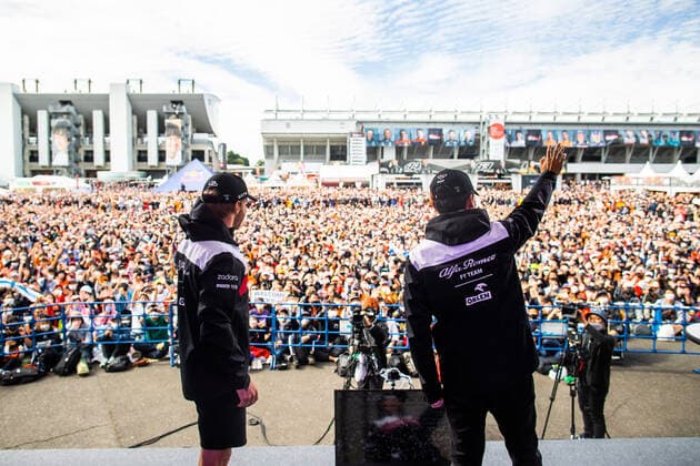 BOTTAS Valtteri (fin), Alfa Romeo F1 Team ORLEN C42, ZHOU Guanyu (chi), Alfa Romeo F1 Team ORLEN C42, portrait during the Formula 1 Honda Japanese Grand Prix 2022, 18th round of the 2022 FIA Formula One World Championship, WM, Weltmeisterschaft from October 7 to 9, 2022 on the Suzuka International Racing Course, in Suzuka, Mie Prefecture, Japan - F1 - JAPANESE GRAND PRIX 2022 DPPI Panoramic 00122041__V2_5810