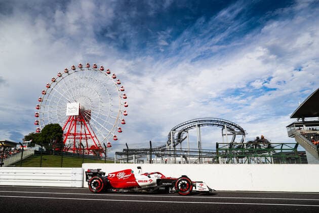 77 BOTTAS Valtteri (fin), Alfa Romeo F1 Team ORLEN C42, action during the Formula 1 Honda Japanese Grand Prix 2022, 18th round of the 2022 FIA Formula One World Championship, WM, Weltmeisterschaft from October 7 to 9, 2022 on the Suzuka International Racing Course, in Suzuka, Mie Prefecture, Japan - F1 - JAPANESE GRAND PRIX 2022 DPPI Panoramic  00122041__V2_7552