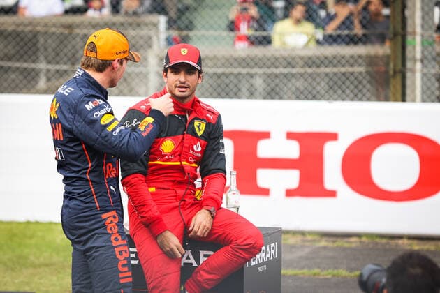 SAINZ Carlos (spa), Scuderia Ferrari F1-75, VERSTAPPEN Max (ned), Red Bull Racing RB18, portrait during the Formula 1 Honda Japanese Grand Prix 2022, 18th round of the 2022 FIA Formula One World Championship, WM, Weltmeisterschaft from October 7 to 9, 2022 on the Suzuka International Racing Course, in Suzuka, Mie Prefecture, Japan - F1 - JAPANESE GRAND PRIX 2022 DPPI Panoramic  00122041_AV6_8663