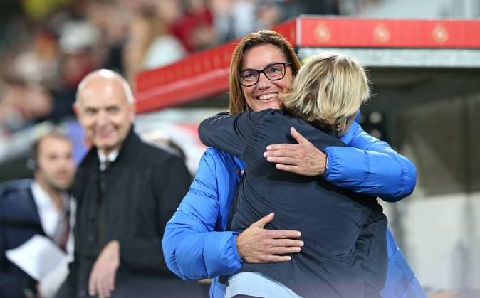 Dresden , international soccer match Germany vs France , L R coach Corinne Diacre France and national coach Martina Voss Tecklenburg Germany According to the specifications of the DFB German Football Association is prohibited in the stadium and or from the game made photographs in the form of sequence images and or video-like photo series to exploit or to let exploited