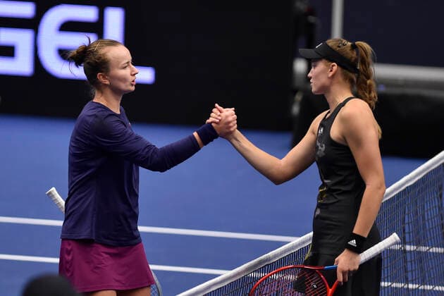 Barbora Krejcikova of Czech Republic, left, and Elena Rybakina of Kazakhstan after their WTA, Tennis Damen Agel Open 2022 women s tennis tournament match, on October 8, 2022, in Ostrava, Czech Republic. (CTKxPhoto JaroslavxOzana) CTKPhotoP2022100804169  JAO 21