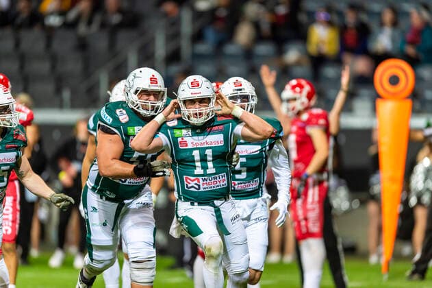 Touchdown cheer Hennessey Reilly 11, QB, Schwaebisch Hall Unicorns GER, Potsdam Royals vs Schwaebisch Hall Unicorns, GFL, season 2022, Germanbowl, finals, 08 10 2022, GER, Potsdam Royals vs Schwaebisch Hall Unicorns, GFL, season 2022, Germanbowl, finals, 08 10 2022 Frankfurt, Germany. Copyright: xEibner-Pressefotox EP_FWF
