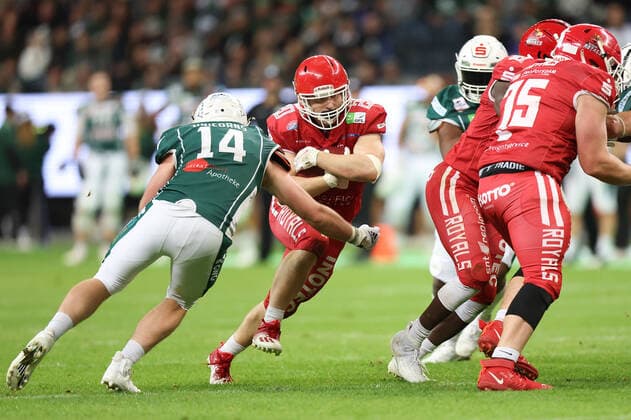 Potsdam Royals Schwäbisch Hall Unicorns, German Bowl XLIII running game by Karri Pajarinen Royals, 20 left defends Timothy Schürmann Unicorns, 14 final of the erima GFL between the Potsdam Royals and the Schwäbisch Hall Unicorns on 8 October 2022 at Deutsche Bank Park in Frankfurt am Main , Frankfurt am Main Hesse Germany Deutsche Bank Park