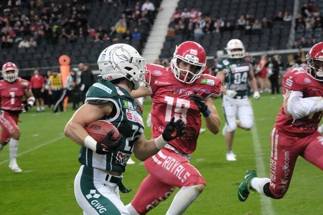 08 10 2022 xkhx Frankfurt am Main, Deutsche Bank Park, German Football League GFL Erima German Bowl XLIII Final Potsdam Royals Schwäbisch Hall Unicorns Mikey Alfieri 22, Schwäbisch Hall Unicorns vs. Jonas Gacek 19, Potsdam Royals