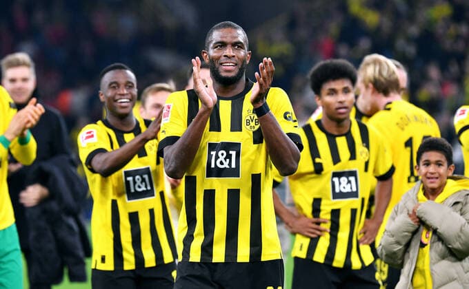 Bilder des Jahres, Sport 10 Oktober Sport Themen der Woche KW40 Sport Bilder des Tages Fussball, Bundesliga, Deutschland, Herren, Saison 2022 2023, 9. Spieltag, Signal Iduna Park Dortmund: Bor. Dortmund (gelb) - FC Bayern München (rot) 2:2; Schlussjubel Anthony Modeste (BVB). Jubel, Freude, Aktion. DFB DFL REGULATIONS PROHIBIT ANY USE OF PHOTOGRAPHS AS IMAGE SEQUENCES AND OR QUASI-VIDEO *** Football, Bundesliga, Germany, men, season 2022 2023, 9 matchday, Signal Iduna Park Dortmund Bor Dortmund yellow FC Bayern Munich red 2 2 final cheer Anthony Modeste BVB jubilation, joy, action DFB DFL REGULATIONS PROHIBIT ANY USE OF PHOTOGRAPHS AS IMAGE SEQUENCES AND OR QUASI VIDEO