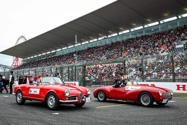 24 ZHOU Guanyu (chi), Alfa Romeo F1 Team ORLEN C42, BOTTAS Valtteri (fin), Alfa Romeo F1 Team ORLEN C42, at the drivers parade during the Formula 1 Honda Japanese Grand Prix 2022, 18th round of the 2022 FIA Formula One World Championship, WM, Weltmeisterschaft from Octobre 7 to 9, 2022 on the Suzuka International Racing Course, in Suzuka, Mie Prefecture, Japan - F1 - JAPANESE GRAND PRIX 2022 - RACE DPPI Panoramic  20221009_GOOD3087