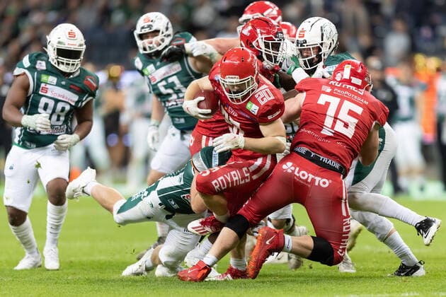 Potsdam Royals Schwäbisch Hall Unicorns, German Bowl XLIII The run of Karri Pajarinen Royals, 20 ends at his own teammate Brendan Oswin Royals, 75 , over which he trips and falls Final of the erima GFL between the Potsdam Royals and Schwäbisch Hall Unicorns on 8 October 2022 at Deutsche Bank Park in Frankfurt am Main , Frankfurt am Main Hesse Germany Deutsche Bank Park